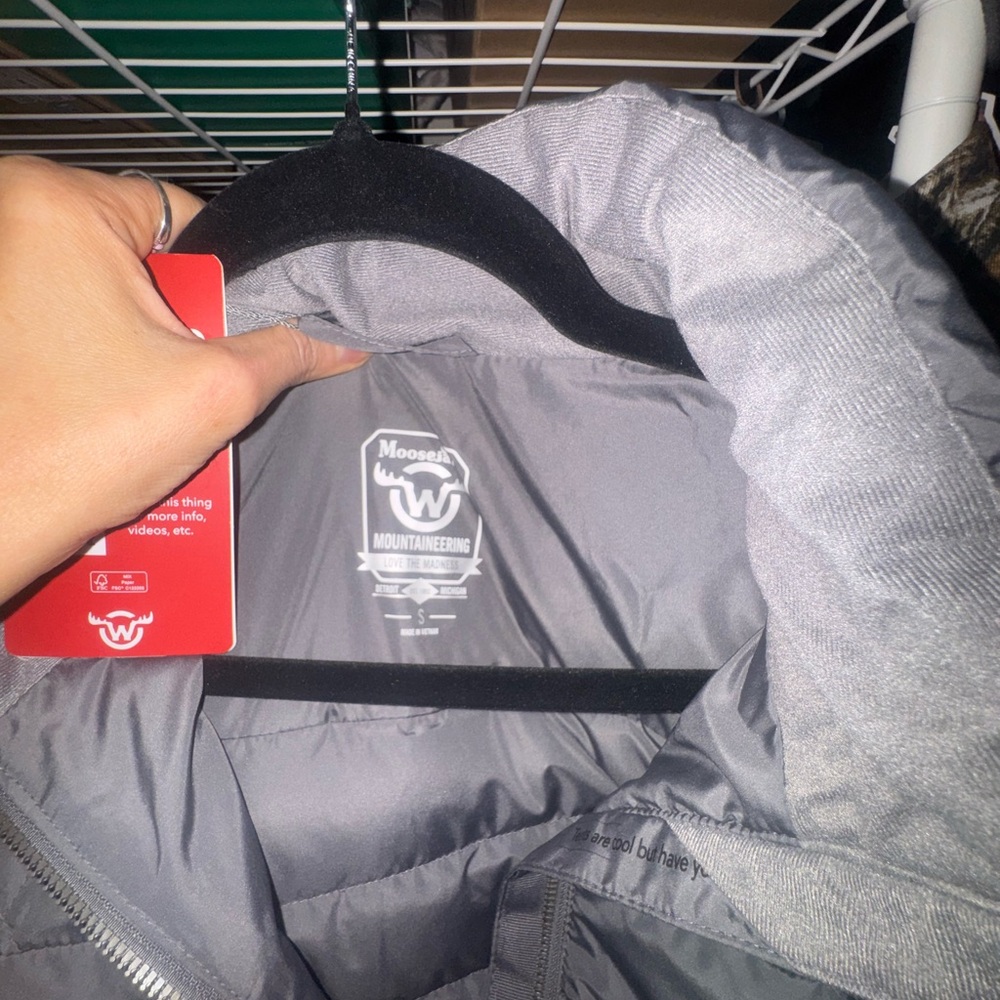 Moosejaw Men's Charcoal Puffer Jacket - Picture 3 of 4